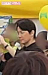 パレードを見学するシーンを撮影中の福山。5月5日まで静岡県内でロケが続けられた