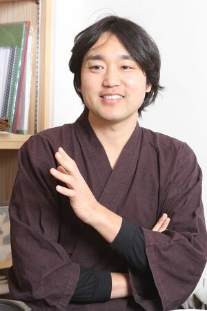  たけだ・そううん●1975年、熊本県生まれ。東京理科大学卒業。3歳より書家である母・武田双葉に師事し、書の道を歩む。さまざまなアーティストとのコラボレーション、 斬新な個展など、独自の創作活動で注目を集める。数多くのロゴ、映画やドラマの題字などを手がけるほか、国内外でパフォーマンス書道を行なうなど、日本文化の発信を続けている。