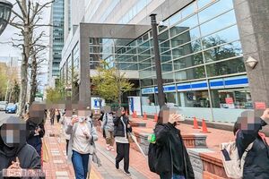 「それスノトラック」を小走りで追っかけるSnow Manファン