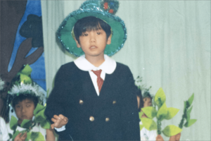 6歳のとき、学校でのお遊戯会で発表のカット