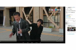 橋本愛が佐藤二朗の肩に触れるシーンも(『夫婦別姓刑事』公式Xより)