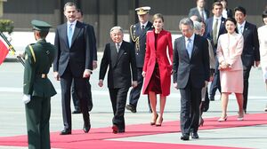 スペイン国王夫妻の歓迎式典にご参列の雅子さま（陛下の右がレティシア王妃・4月5日）