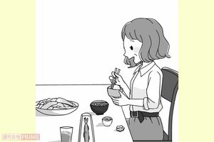 ベルトを巻いて食事をする　イラスト／青井亜衣