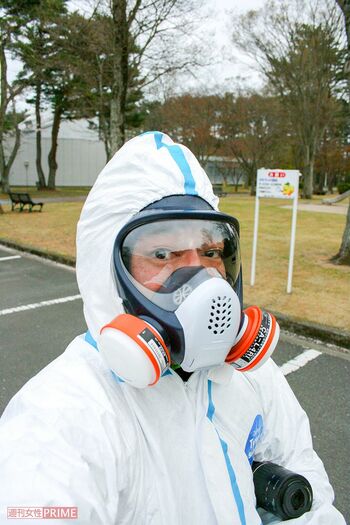 福島第一原発が爆発した直後、原発の協力企業の案内で正門まで取材申し込みに行った際に撮影