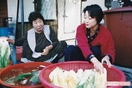 '88年、韓国報道でキムチ作りを取材する黒田