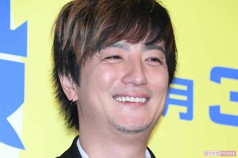 上地雄輔「ヨン様かと思った」インスタで披露した“ふっくらメガネ姿”の変貌ぶりに「誰かわからない」驚き…