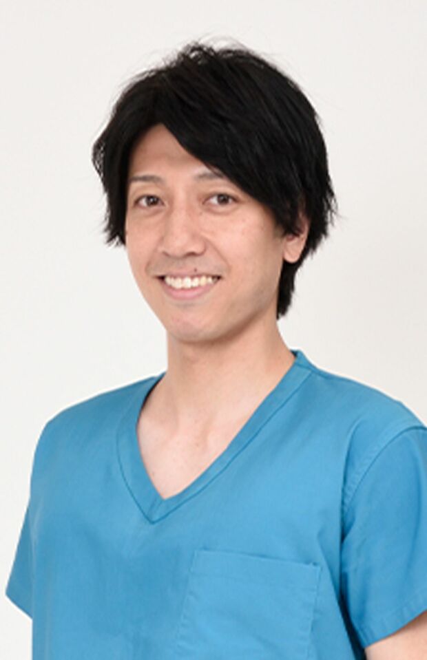 とも先生●滋賀県草津市にある「整体院智─TOMO─」院長。腰痛改善ストレッチを発信するYouTubeチャンネル「ストレッチ整体師とも先生」は登録者47万人超。『体が硬い人のための腰痛リセット術』（Gakken）などの著書も。