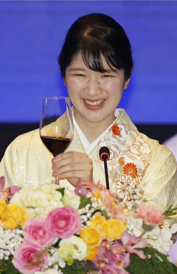 2025年11月、ラオス訪問中に臨まれた晩さん会ではラオス語を交えたスピーチでご挨拶