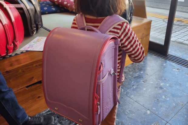 ユーズドのランドセルを安価で再販している