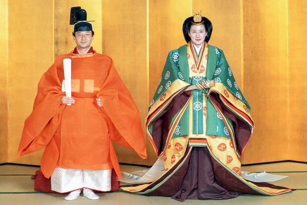 『結婚の儀』がとり行われ、雅子さまは十二単をお召しに。平成5（1993）年6月