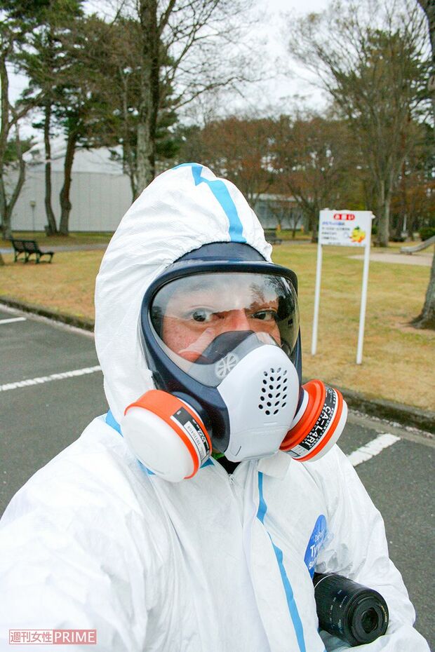 福島第一原発が爆発した直後、原発の協力企業の案内で正門まで取材申し込みに行った際に撮影