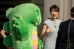 『Live News it!』でのガチャピンとの共演の合間に楽しげに雑談する加藤綾子(2020年5月)