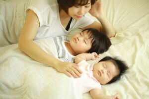 お母さんは「こうあるべき」って、いつから決まったの？（写真はイメージです）