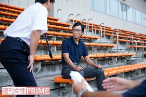 雨がやむまで室内や屋根のある客席でのシーンの撮影を進めていく 撮影/齋藤周造