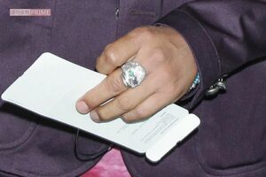 木村拓哉の指には静香がデザインしたリング。家族の誕生石が埋め込まれて