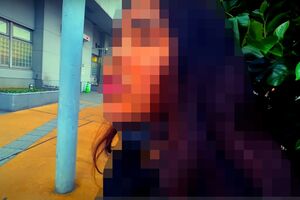 インタビューに答える女性（YouTubeより）