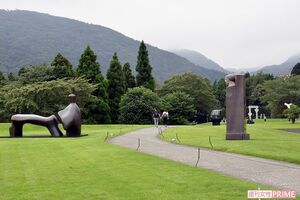 草木や作品への日々のケアにより、いつ来ても美しい景観が保たれて　撮影／渡邉智裕