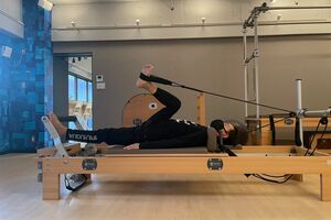 最近では加藤綾菜さんが先に始めたというピラティスにトライ。もうすぐ80歳となる加藤茶さんも自身の身体づくりに余念がない