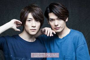 左から鈴木拡樹、崎山つばさ　撮影／廣瀬靖士