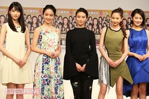 2017年「第15回国民的美少女コンテスト」に出席した武井咲らオスカー美女軍団