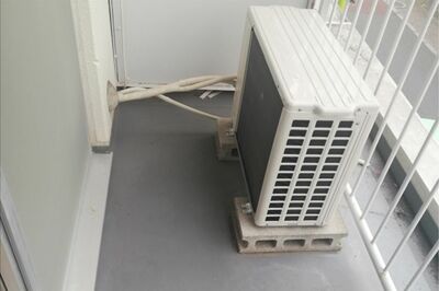 室外機の周囲を片づけ風通しをよくしておくことが、冷房の効きにも影響する