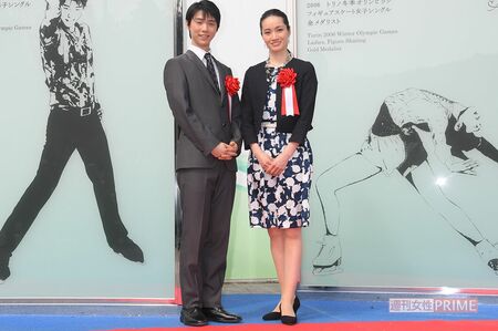 フィギュアスケート発祥の地である仙台の五色沼には、羽生と荒川のモニュメントが設置