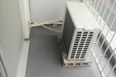 室外機の周囲を片づけ風通しをよくしておくことが、冷房の効きにも影響する