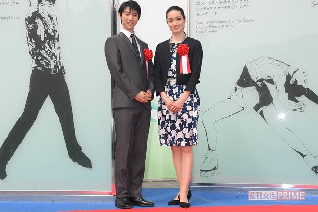 フィギュアスケート発祥の地である仙台の五色沼には、羽生と荒川のモニュメントが設置