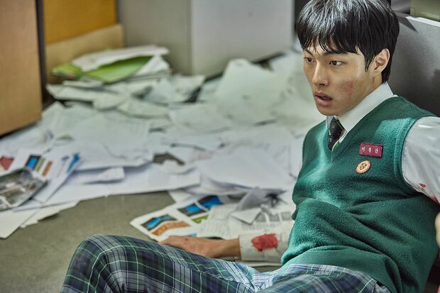 純粋少年チョンサン、俊敏性も抜群　Netflixシリーズ『今、私たちの学校は…』独占配信中