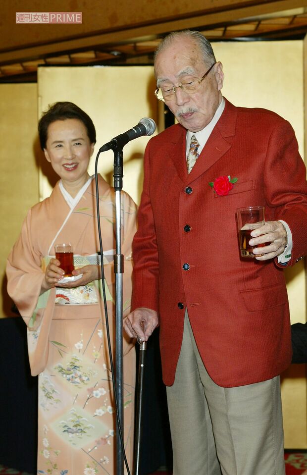 2004年、「八千草薫さんの叙勲を祝う会」にて森繁久彌さんが乾杯の音頭をとった