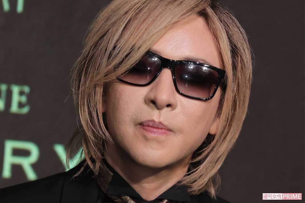 画像・写真】YOSHIKI、首の手術成功を報告でファン安堵と思いきや「体が心配すぎる」「頼むから休んで」病床写真が波紋 | 週刊女性PRIME