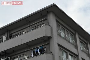 最上階にある山本容疑者の自宅マンションのベランダからは、神さんの家から盗んだとされる、札束200万円が発見された