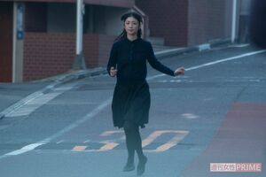 下り坂をダッシュする小倉優子（'18年11月）