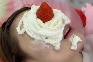 ツイッターで女性ドライバーの顔中が生クリームまみれになった様子を投稿していた三条タクシー(現在はアカウント凍結状態)