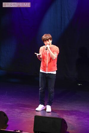 リハーサルも本気で挑み、「全力でいきすぎた〜！ 汗だくです（笑）」　撮影／吉岡竜紀