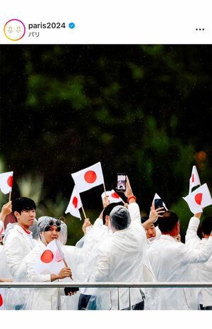 開会式での日本選手団（パリ五輪公式インスタグラムより）