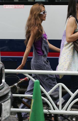 2008年9月、Koki,のスクール送迎にきた工藤静香はラフなスタイル