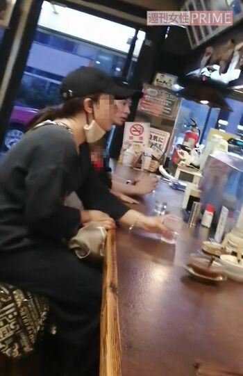 2020年6月、芸能人御用達の人気ステーキ店を訪れた田中圭一家1