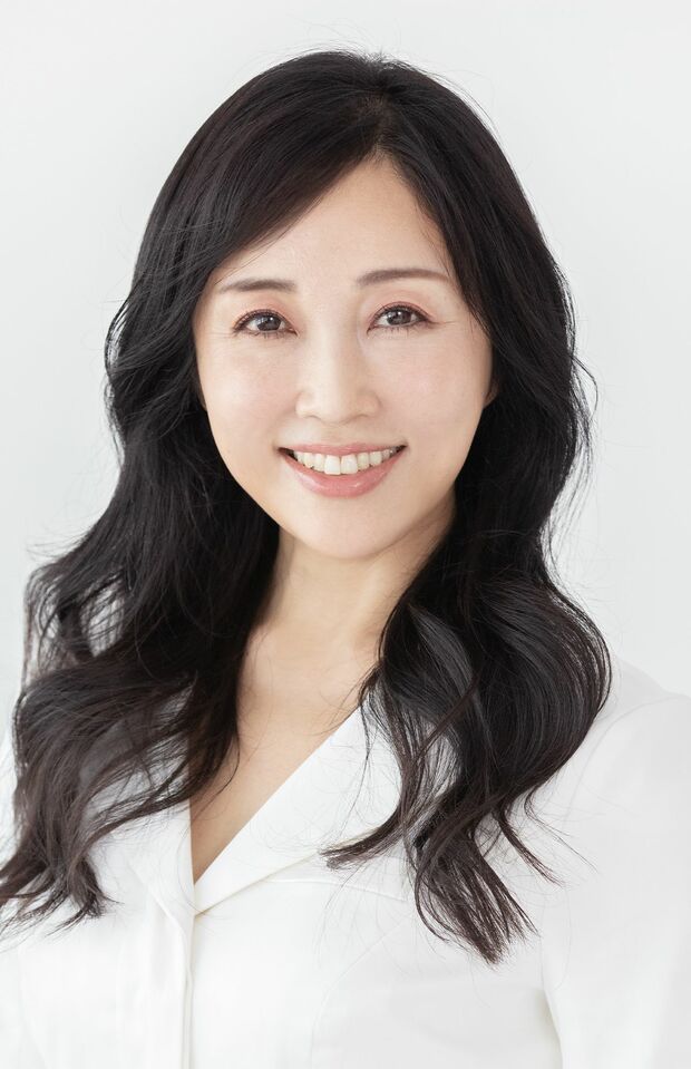 慶田朋子先生●銀座ケイスキンクリニック院長、医学博士。東京女子医科大学医学部卒業後、同大にて皮膚科助手、美容クリニック勤務などを経て2011年に銀座ケイスキンクリニックを開設。皮膚の働きや美肌に役立つスキンケア解説が人気で、テレビ、雑誌など多方面で活躍中。