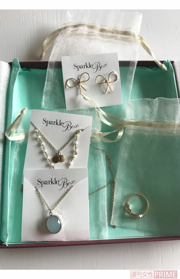 『スパークルボックス』で注文したアクセサリー。普段使いにも◎