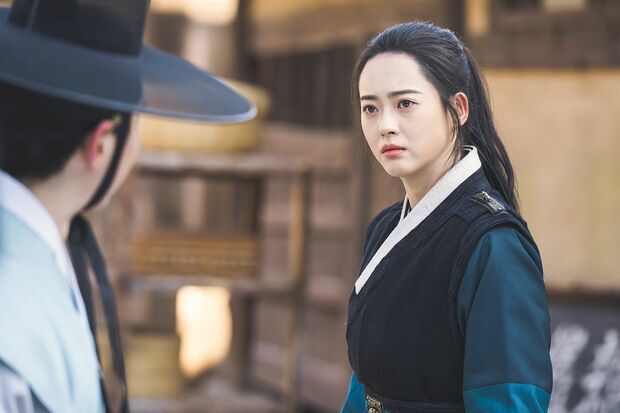 ヨジ （コ・アラ）／司憲府の一員で武術や語学に長け、役人たちからも一目置かれているが、恋愛には疎い（C）SBS