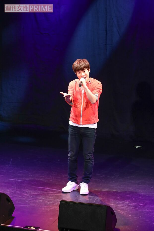 リハーサルも本気で挑み、「全力でいきすぎた〜！ 汗だくです（笑）」　撮影／吉岡竜紀