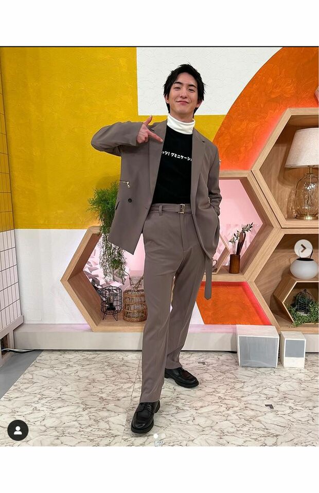 朝の情報番組『あさイチ』に日本グミ協会のTシャツを着て出演（前田公輝のインスタグラムより）