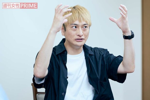 澤井直人と対談するJP