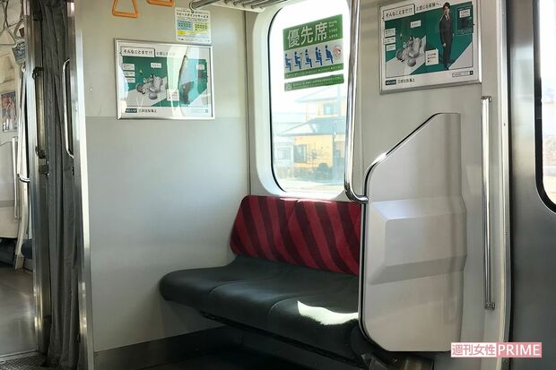 宮本一馬容疑者は優先席に寝転んで加熱式たばこをぷかぷか