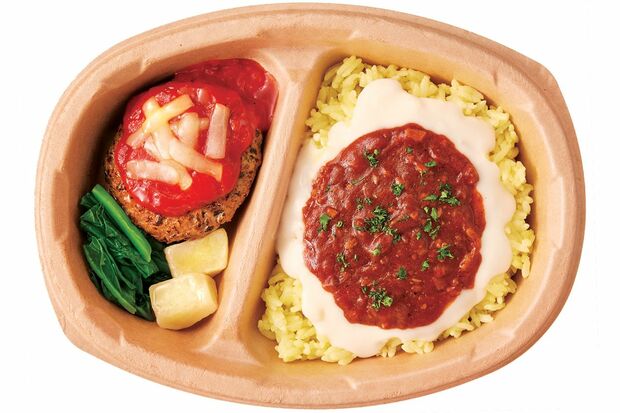 今年3月に新発売された『ニップン　よくばりプレート　完熟トマトソースハンバーグ＆ミラノ風ドリア』（税込み430円、編集部調べ）