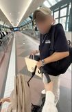 トラブルとなった初老男性はベビーカーを掴んでいた（Nさんのツイッターより、一部編集部加工）