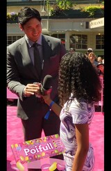 少女から好きな『ポイフル』をプレゼントされ、笑顔を見せた大谷翔平（MLB Life公式ツイッターより）