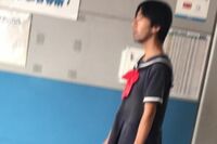 45歳セーラー服息子、父親の遺体と3年同居で「自宅に置いています」