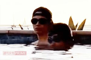 オーシャンビューが眼前に広がるハワイの超高級リゾートホテル『S』で目撃されたコムドットのやまと(左)とゆうま